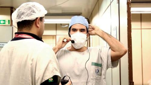 Dr. Flavio se prepara para cirurgia ao vivo do congresso de oftalmologia da USP-SP 2015